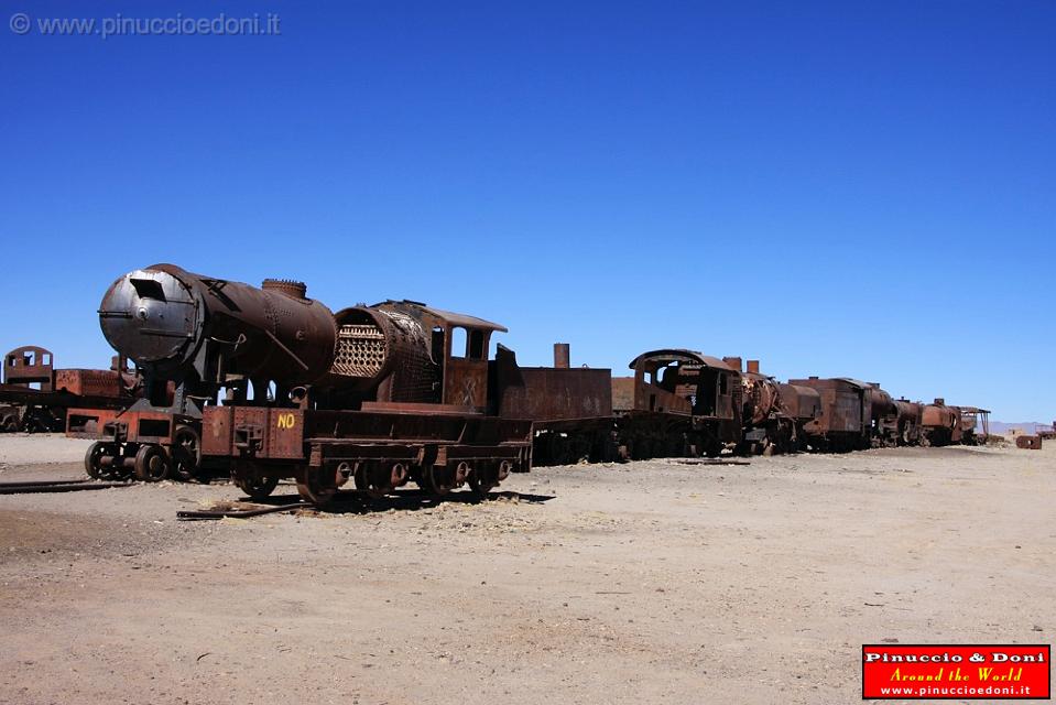 BOLIVIA - Uyuni - Cimitero delle locomotive - 02.jpg